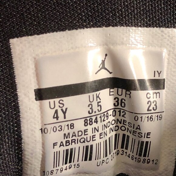 Nike AirJordan‎ Retro 13 Cap & Gown Black Sneakers - Picture 12 of 13